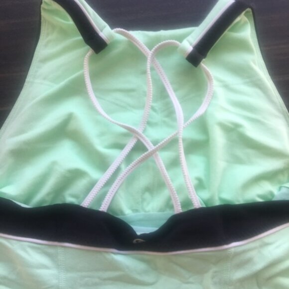 Lululemon Tanks bundle two for $30 and discounted shipping size 4 - Picture 6 of 6